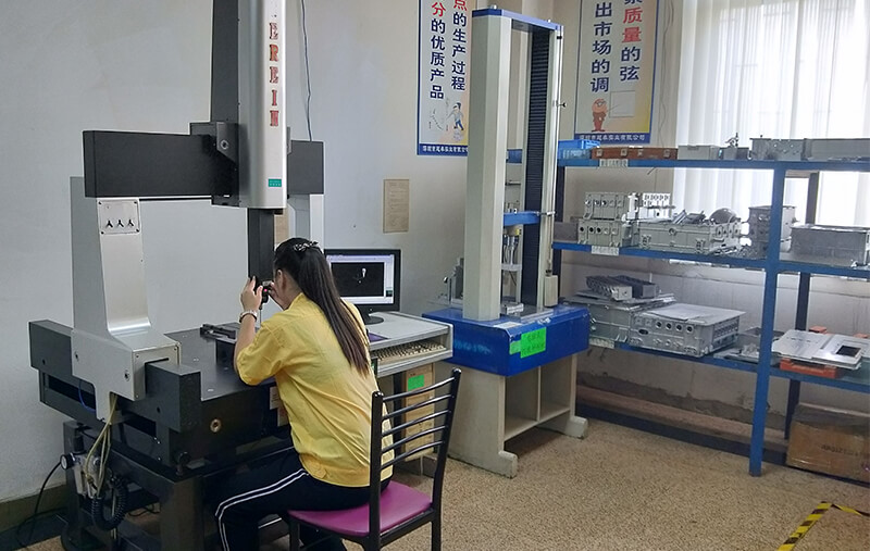 檢測中心：三次元，二次元，投影儀，鹽霧測試儀，探傷機，壓力測試，光譜分析儀，光澤計等21臺。