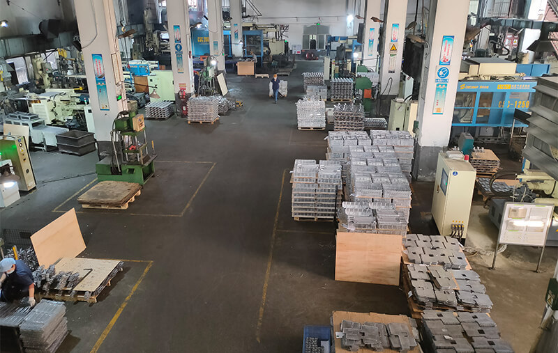 壓鑄課：噸位從280~4000T壓鑄機，共53臺。